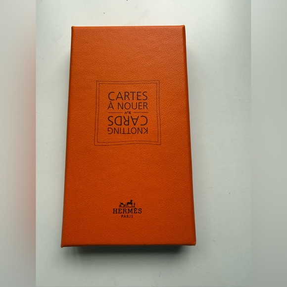 Hermès Scarf Knotting Cards in Box - Picture 4 of 5